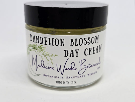 An all-natural calming face cream with dandelion, comfrey, lavender and aloe.